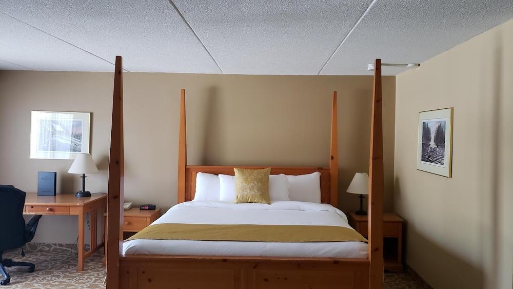 Ramada By Wyndham Pinewood Park Resort North Bay Buitenkant foto
