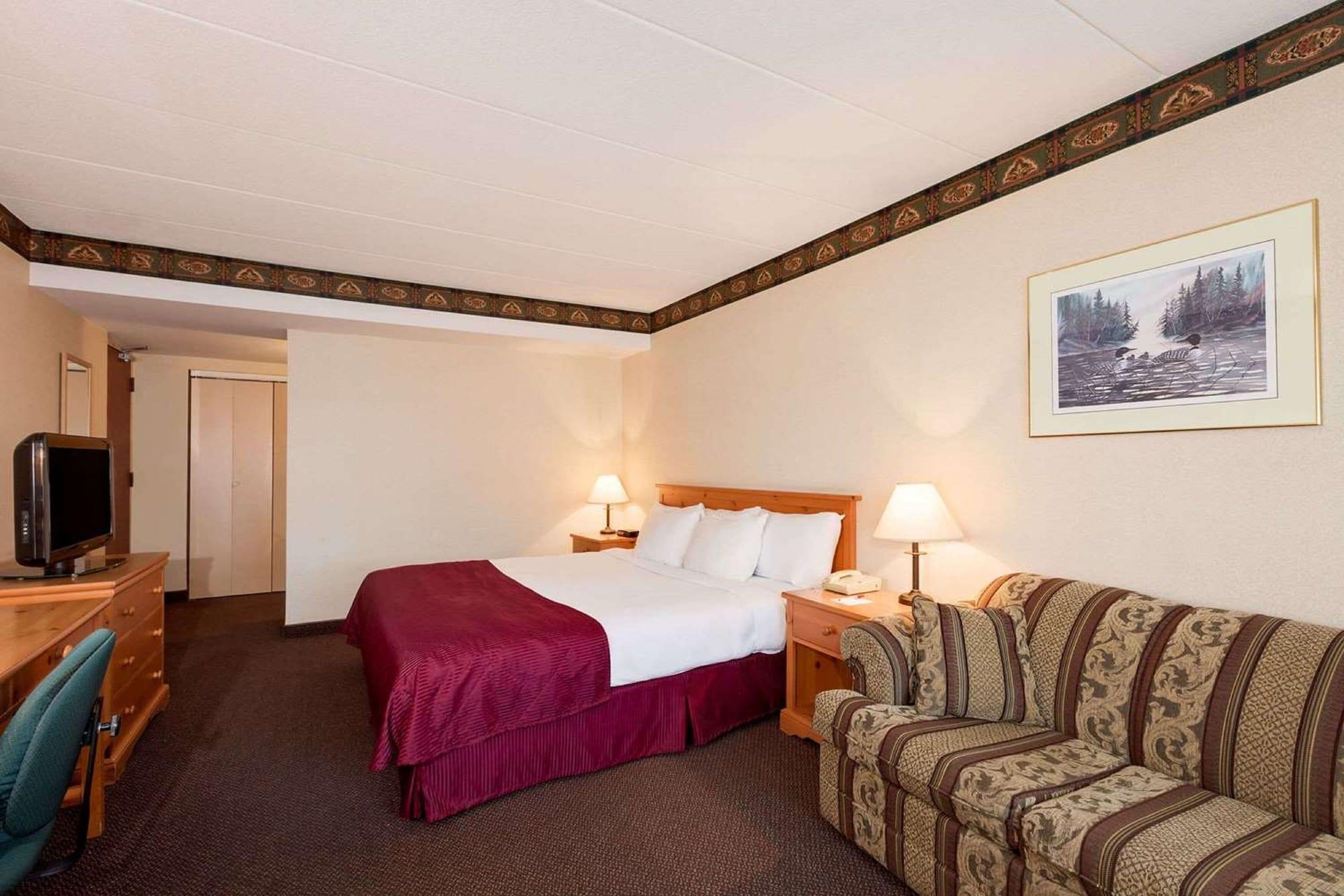 Ramada By Wyndham Pinewood Park Resort North Bay Buitenkant foto