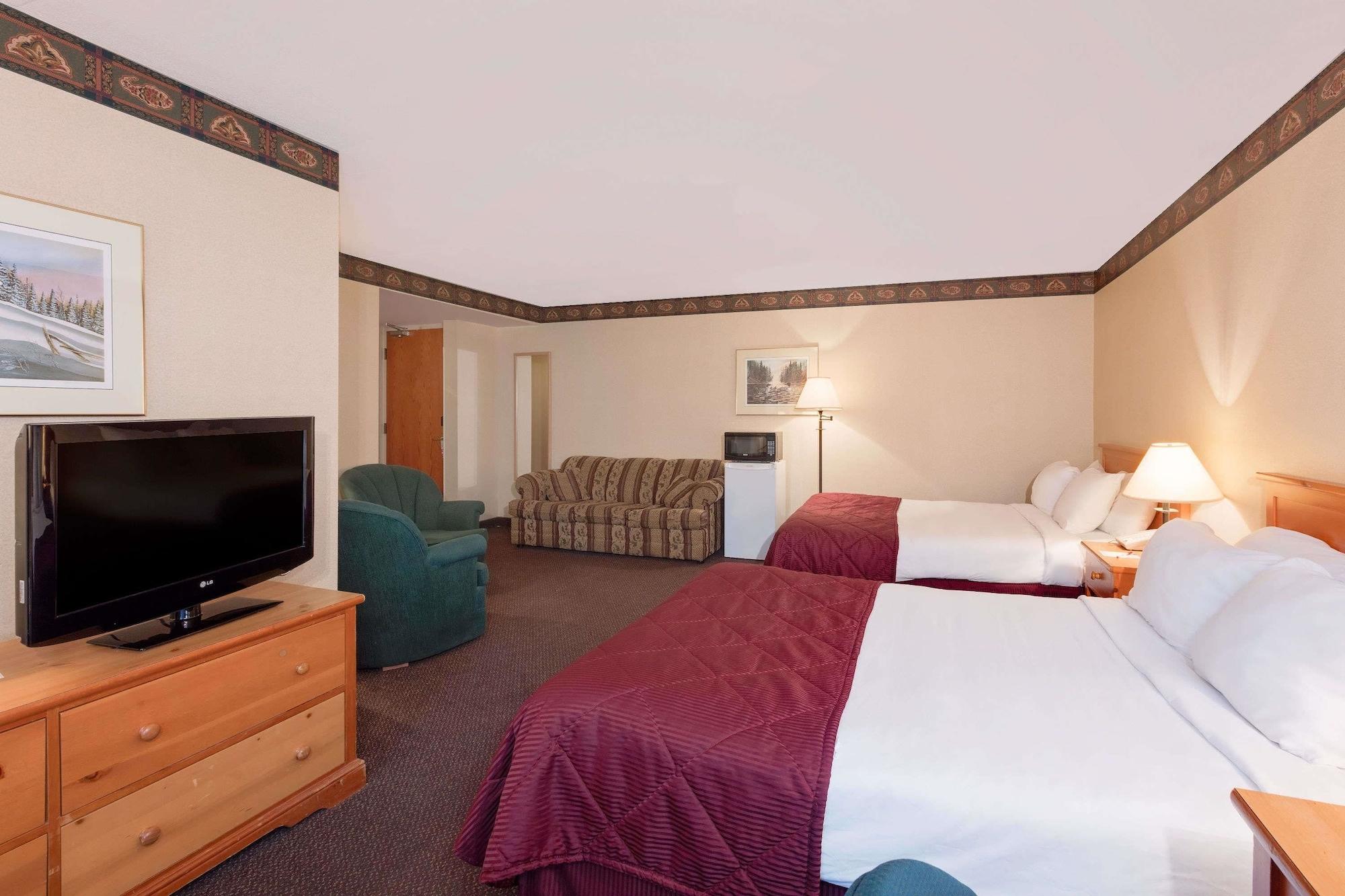 Ramada By Wyndham Pinewood Park Resort North Bay Buitenkant foto