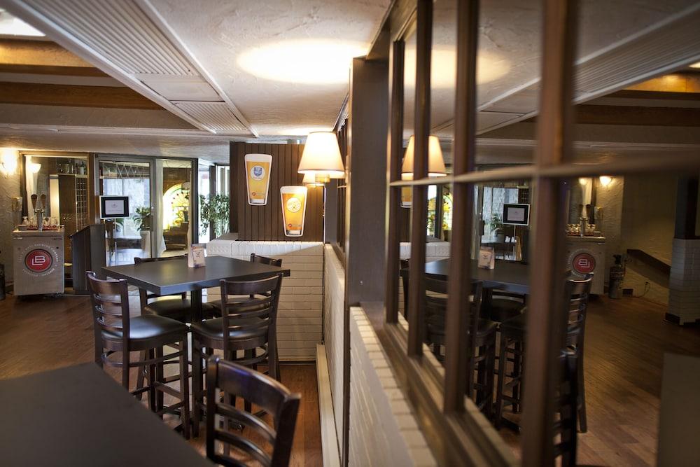 Ramada By Wyndham Pinewood Park Resort North Bay Buitenkant foto