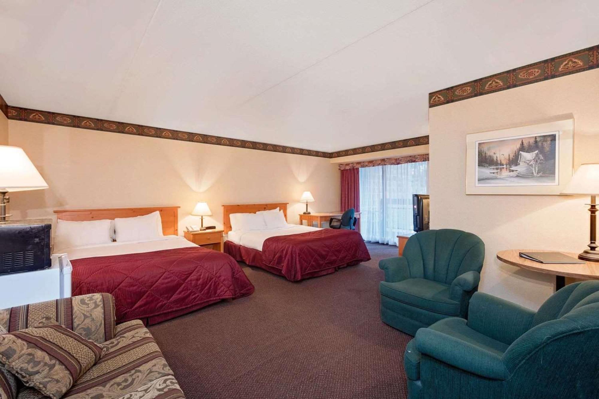 Ramada By Wyndham Pinewood Park Resort North Bay Buitenkant foto