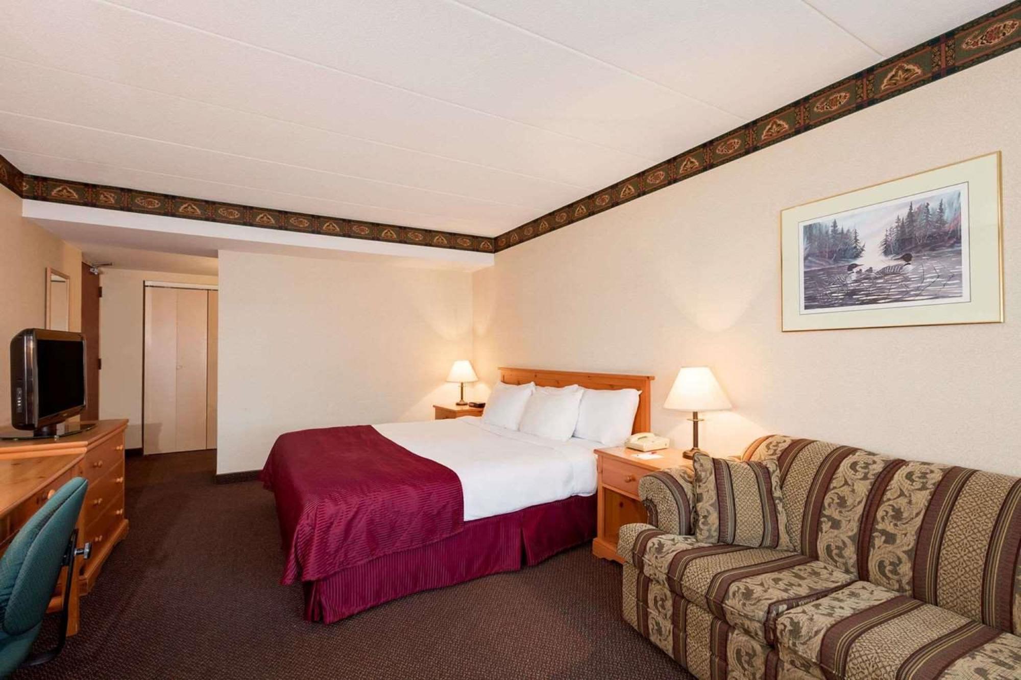 Ramada By Wyndham Pinewood Park Resort North Bay Buitenkant foto