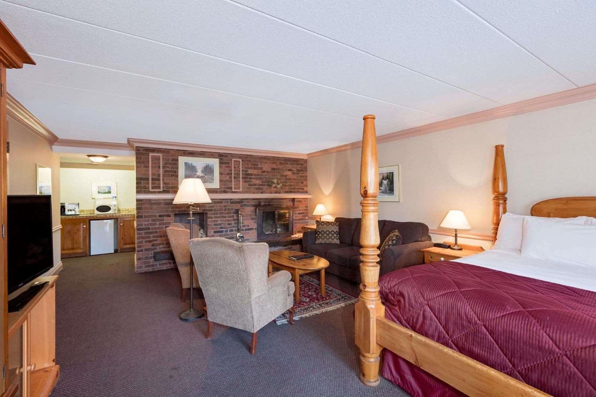 Ramada By Wyndham Pinewood Park Resort North Bay Buitenkant foto