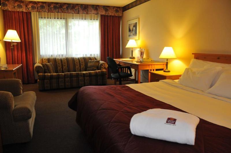 Ramada By Wyndham Pinewood Park Resort North Bay Buitenkant foto