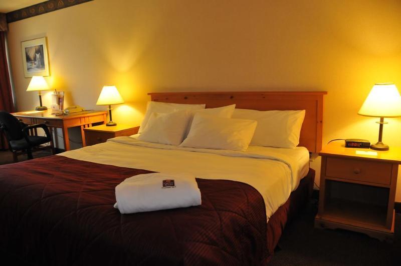 Ramada By Wyndham Pinewood Park Resort North Bay Buitenkant foto