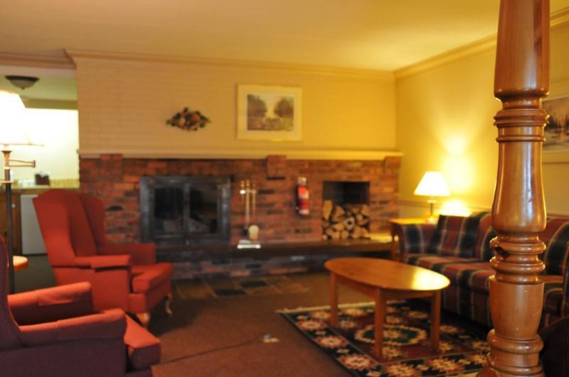 Ramada By Wyndham Pinewood Park Resort North Bay Buitenkant foto