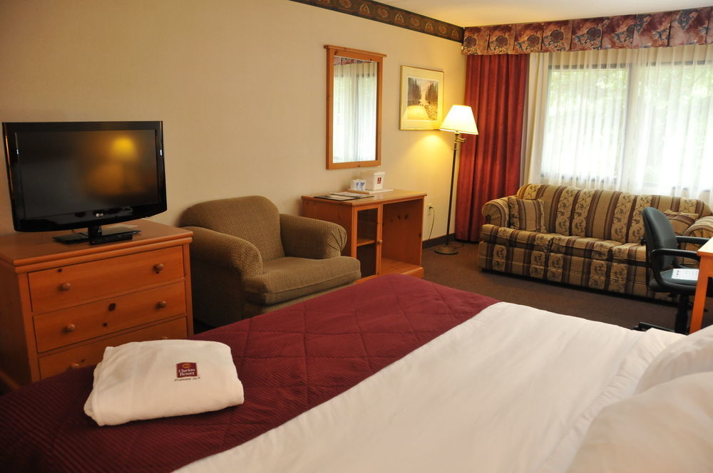 Ramada By Wyndham Pinewood Park Resort North Bay Buitenkant foto