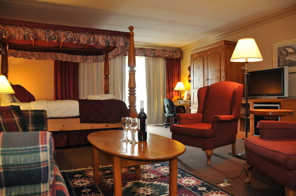 Ramada By Wyndham Pinewood Park Resort North Bay Buitenkant foto