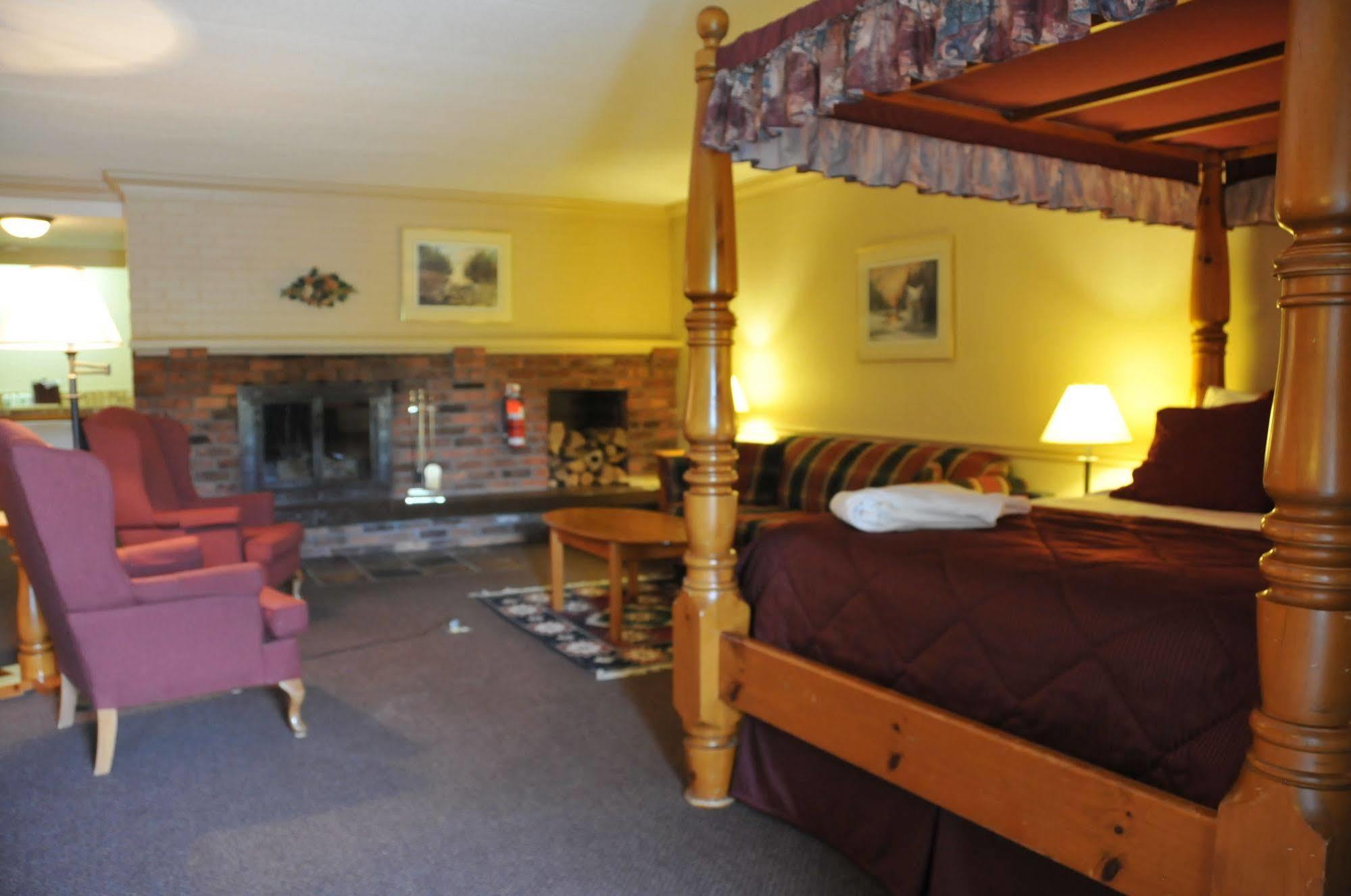 Ramada By Wyndham Pinewood Park Resort North Bay Buitenkant foto