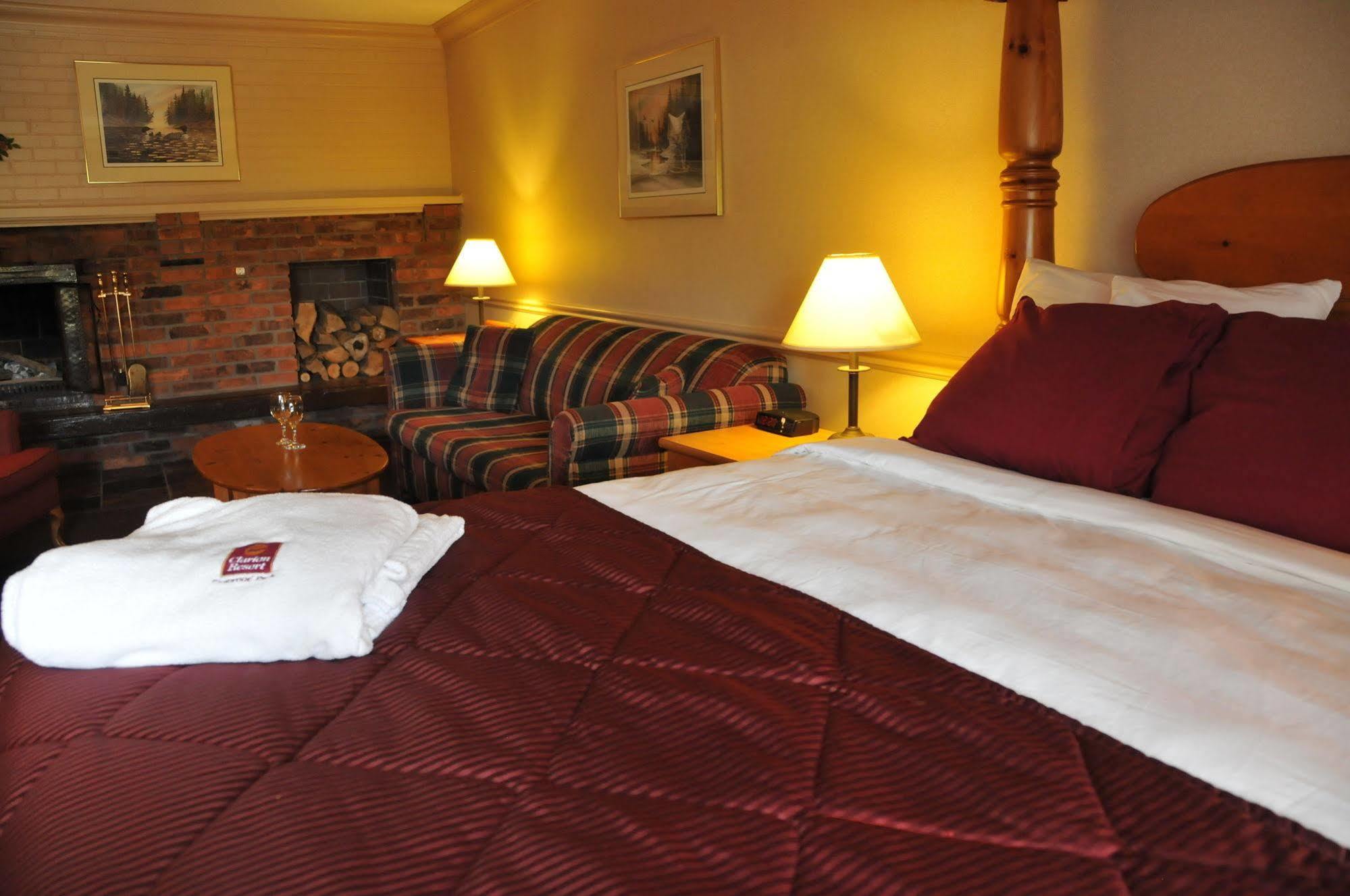 Ramada By Wyndham Pinewood Park Resort North Bay Buitenkant foto