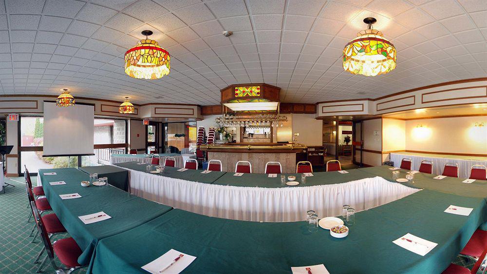 Ramada By Wyndham Pinewood Park Resort North Bay Buitenkant foto